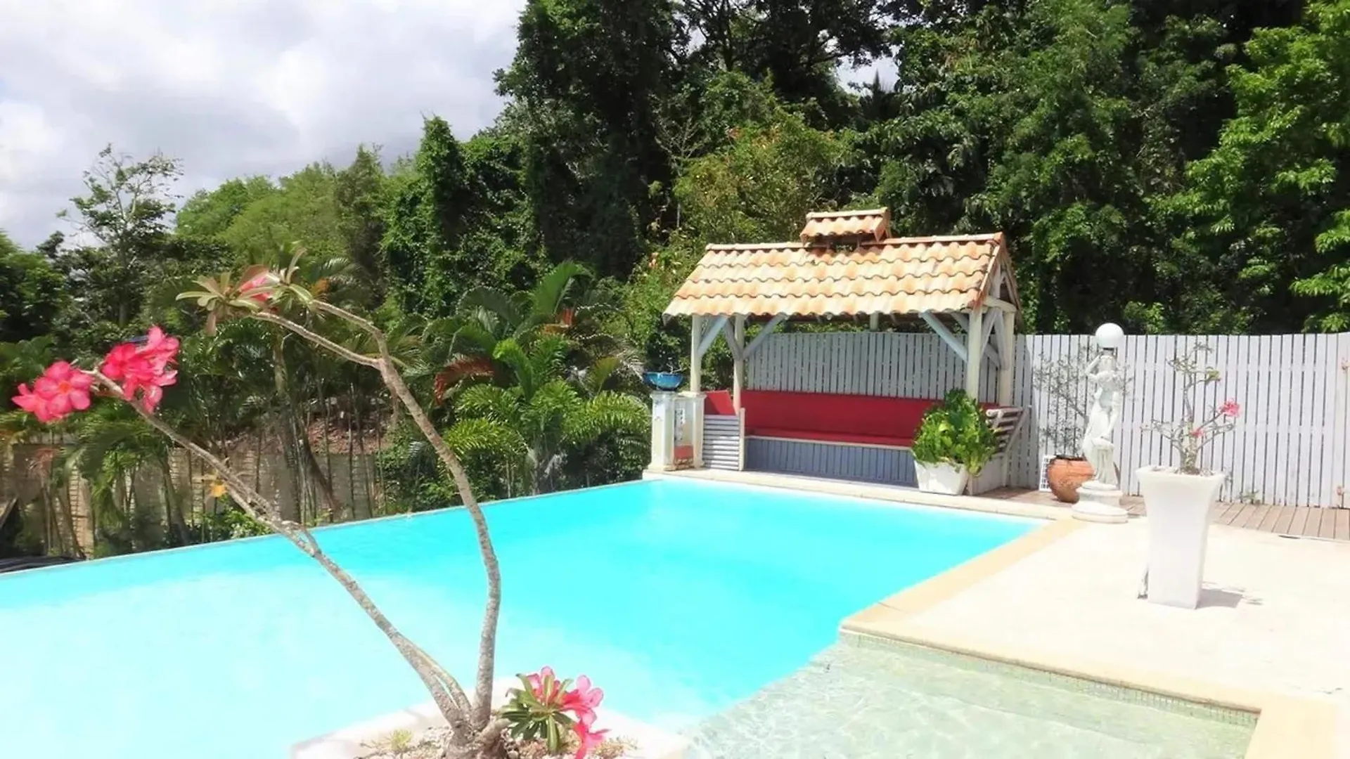 La Trinité Seaside Villa: 2-Bedroom with Pool and Garden 0*, La Trinite