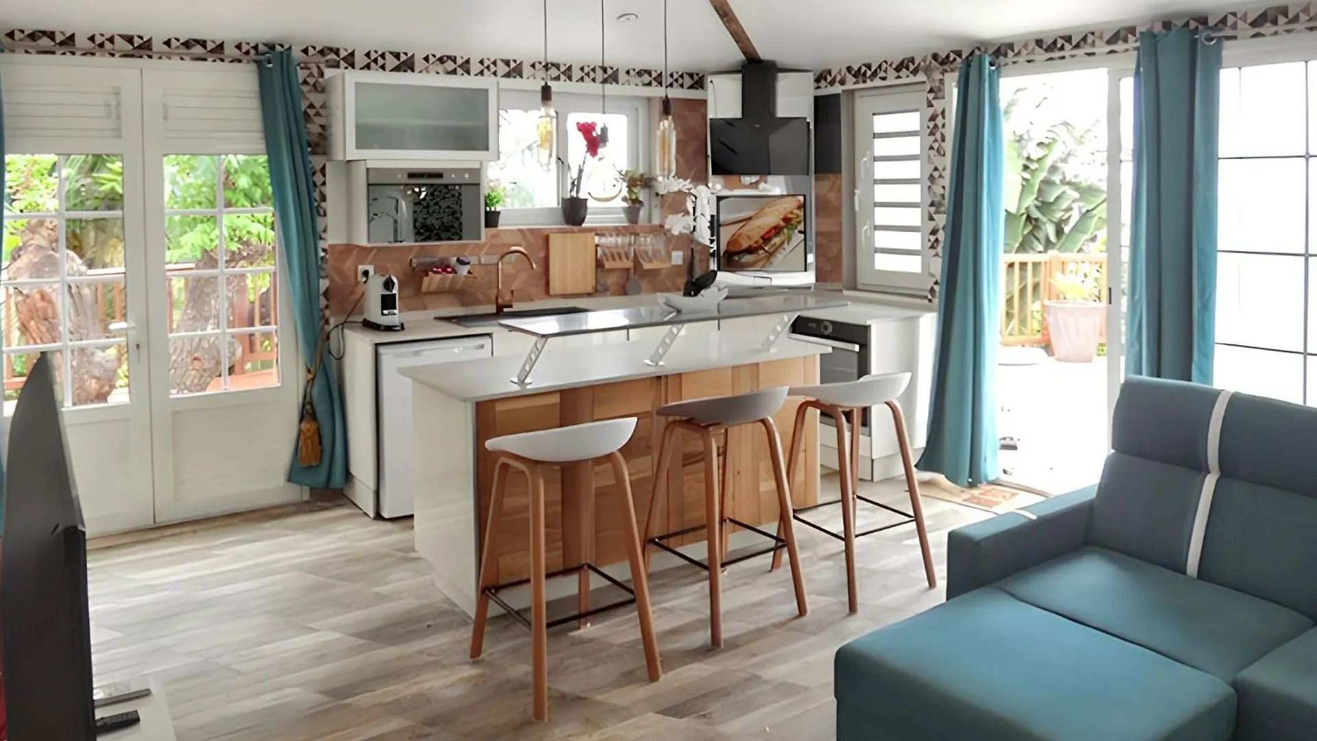 La Trinité Seaside Villa: 2-Bedroom with Pool and Garden 0*, La Trinite