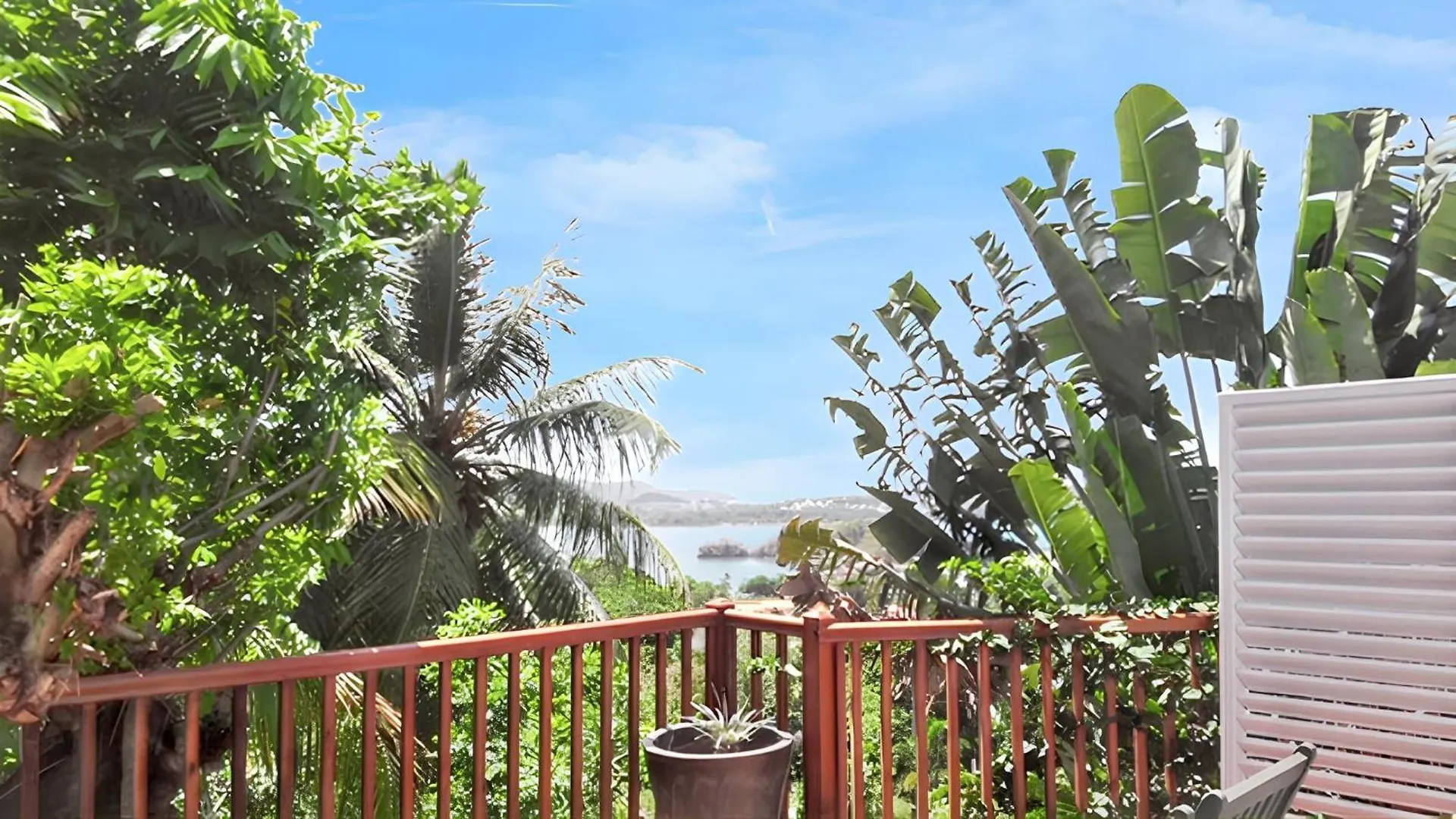 La Trinité Seaside Villa: 2-Bedroom with Pool and Garden La Trinite