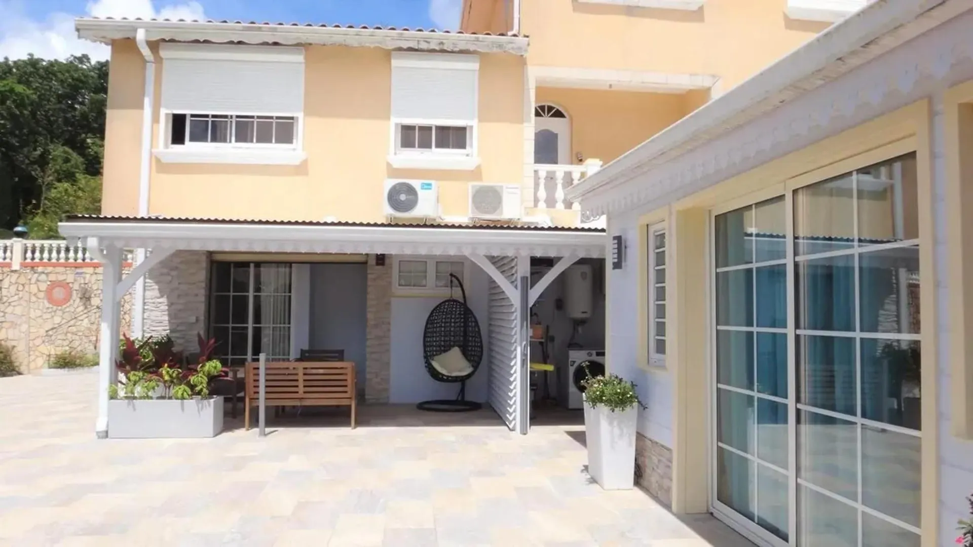 La Trinité Seaside Villa: 2-Bedroom with Pool and Garden